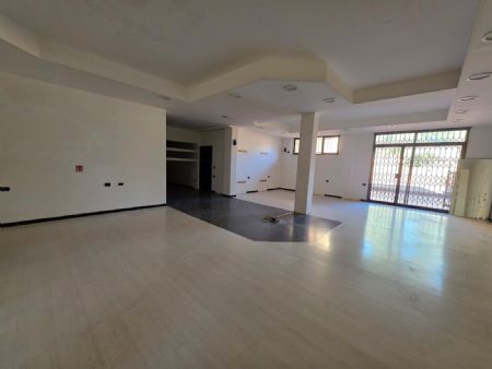 For Sale Shop SIENA, OLD CITY CENTRE .  A shop unit for sale in the heart of the city centre; the total square...